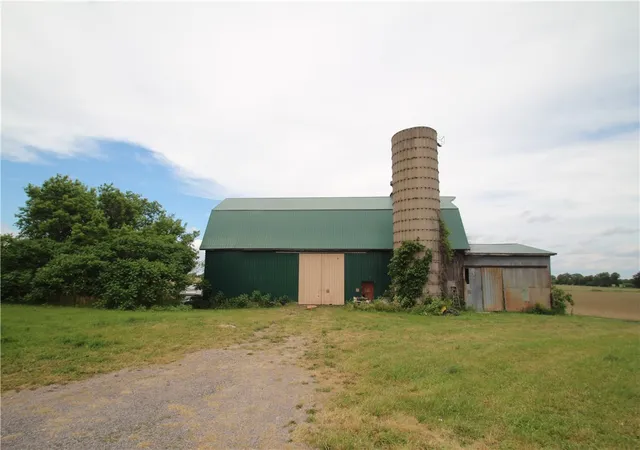Homes for sale in Stafford, NY | 6477 Griswold Rd, Stafford, NY 14143 | MLS# R1693532