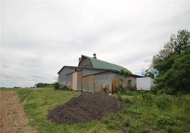 Homes for sale in Stafford, NY | 6477 Griswold Rd, Stafford, NY 14143 | MLS# R1693532