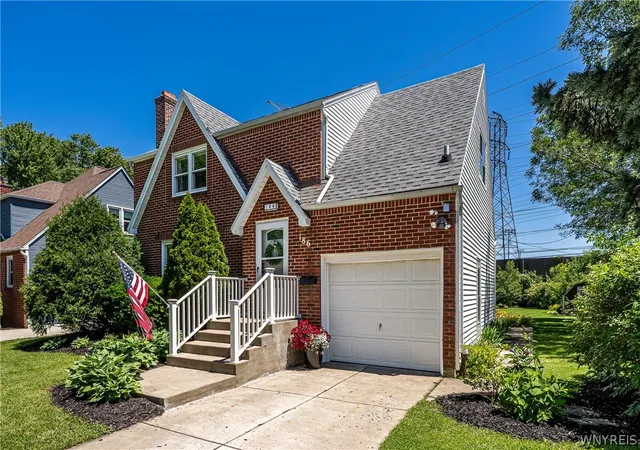 Photo 2 of Sale Pending at 186 Ridgewood Dr, Buffalo, NY 14226 | MLS# B1693490 | Listing updated on 2026-07-22
