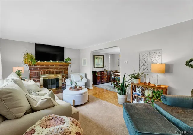 Photo 3 of Sale Pending at 186 Ridgewood Dr, Buffalo, NY 14226 | MLS# B1693490 | Listing updated on 2026-07-22