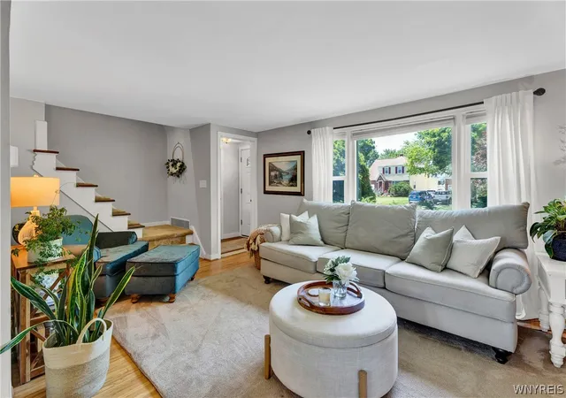 Photo 4 of Sale Pending at 186 Ridgewood Dr, Buffalo, NY 14226 | MLS# B1693490 | Listing updated on 2026-07-22