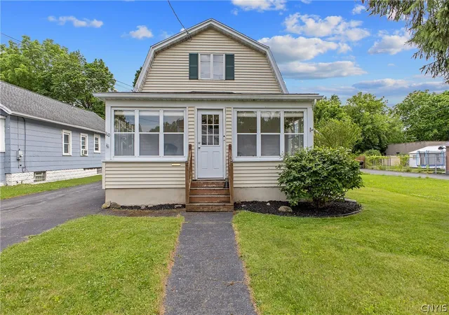 2nd image of 110 Earl Ave, Salina, NY 13211 | MLS# S1693077
