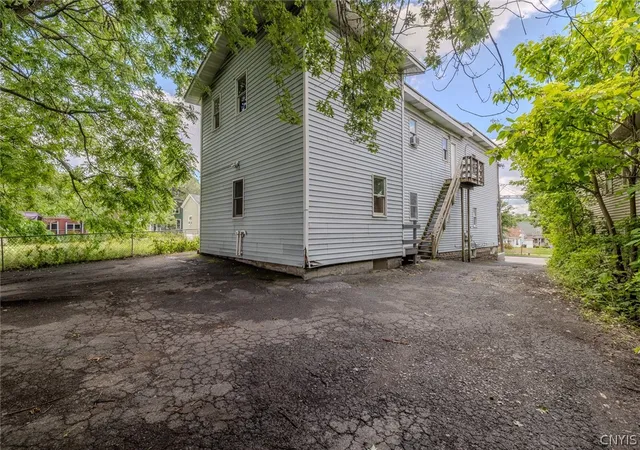 3rd image of 1406 Butternut St, Syracuse, NY 13208 | MLS# S1693549