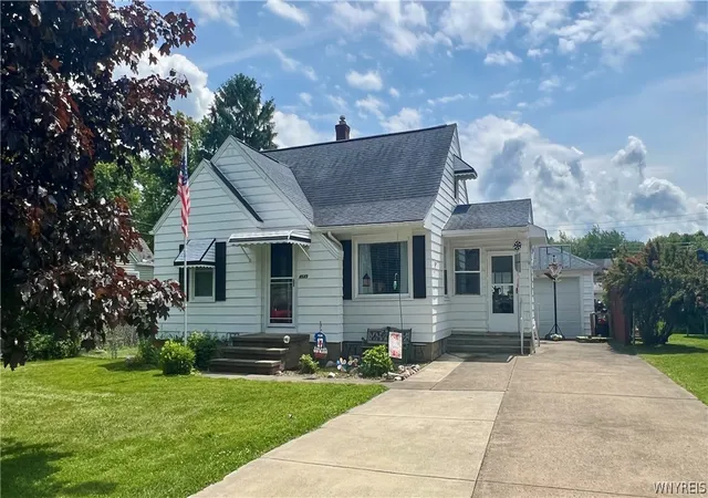 Homes for sale in Hamburg, NY | 4649 Wilson Dr, Hamburg, NY 14075 | MLS# B1692145