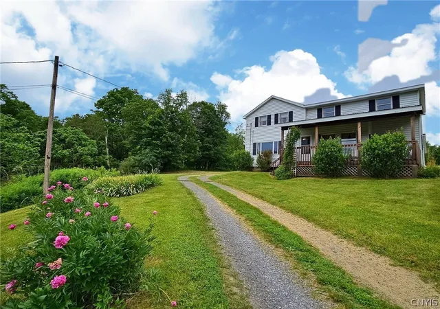 Homes for sale in Westmoreland, NY | 6635 Cooper St, Westmoreland, NY 13490 | MLS# S1693449