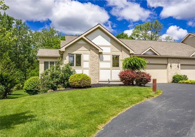 Homes for sale in Penfield, NY | 10 Baywood Ln, Penfield, NY 14580 | MLS# R1686449