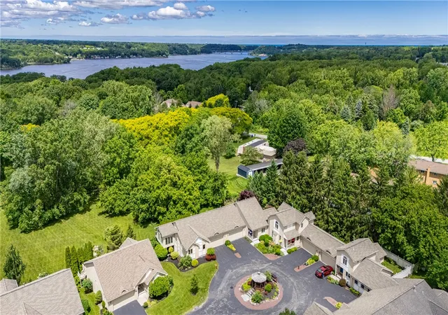 Homes for sale in Penfield, NY | 10 Baywood Ln, Penfield, NY 14580 | MLS# R1686449