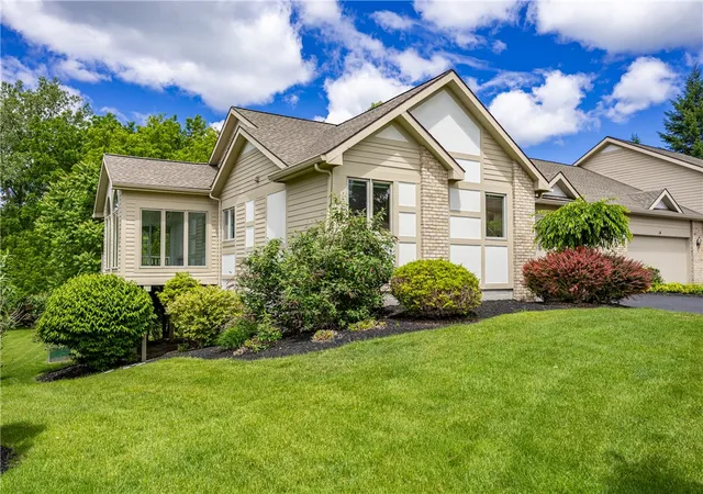 Homes for sale in Penfield, NY | 10 Baywood Ln, Penfield, NY 14580 | MLS# R1686449