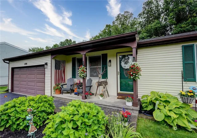 Homes for sale in Walworth, NY | 1596 Waterford Rd, Walworth, NY 14568 | MLS# R1691597
