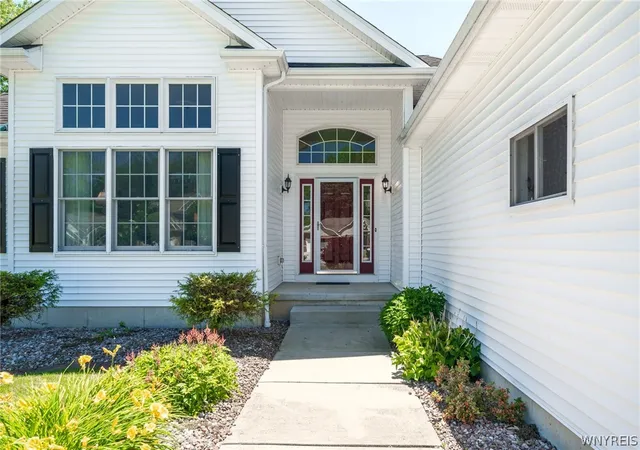2nd image of 3548 Northcreek Run, Wheatfield, NY 14120 | MLS# B1693566