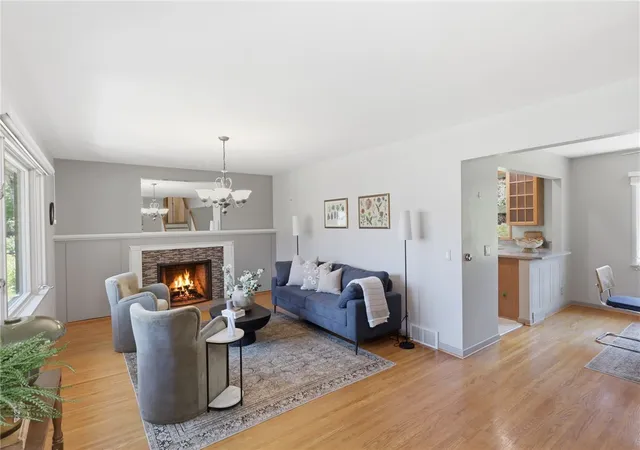 3rd image of 81 Minocqua Dr, Irondequoit, NY 14617 | MLS# R1692584