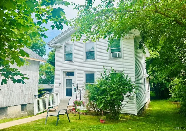 Photo 2 of Single family home for sale at 11 Murray St, Oswego, NY 13126 | MLS# S1693551 | Listing updated on 2026-06-24