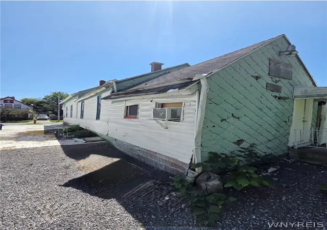 Homes for sale in Buffalo, NY | 38 Johnson St, Buffalo, NY 14212 | MLS# B1693651