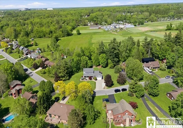 Photo 4 of Sale Pending at 5343 Oakridge Dr, Hamburg, NY 14075 | MLS# R1693668 | Listing updated on 2026-07-14