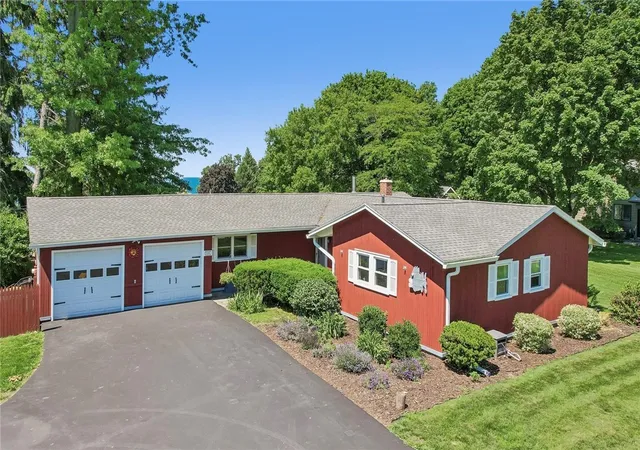 1st image of 536 Lake Rd, Webster, NY 14580 | MLS# R1693586