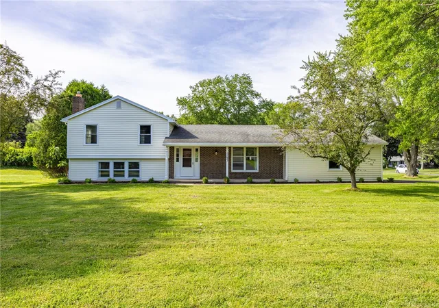 5th image of 1193 Appian Dr, Webster, NY 14580 | MLS# R1691336