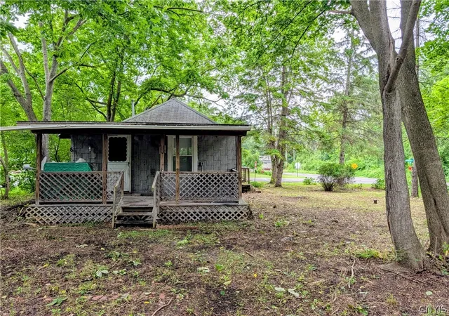 2nd image of 805 N Center St, East Syracuse, NY 13057 | MLS# S1679962