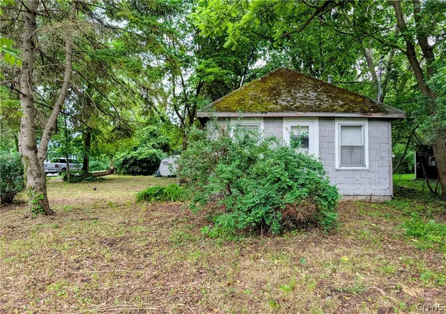 Photo 4 of Single family home for sale at 805 N Center St, East Syracuse, NY 13057 | MLS# S1679962 | Listing updated on 2026-07-14