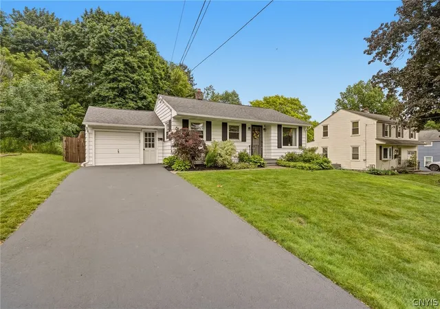 2nd image of 708 Balsam St, Salina, NY 13088 | MLS# S1693283
