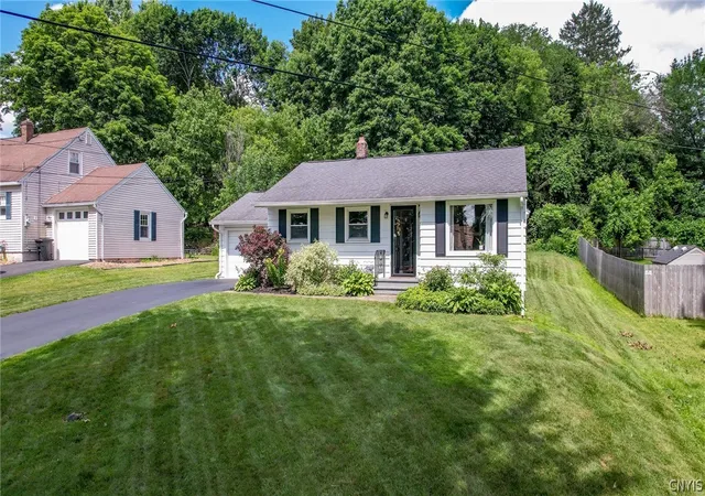 3rd image of 708 Balsam St, Salina, NY 13088 | MLS# S1693283