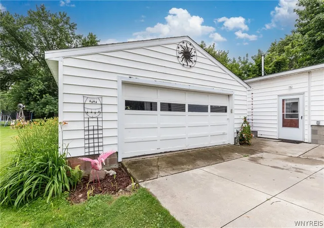 3rd image of 2682 New Rd, Porter, NY 14131 | MLS# B1693709