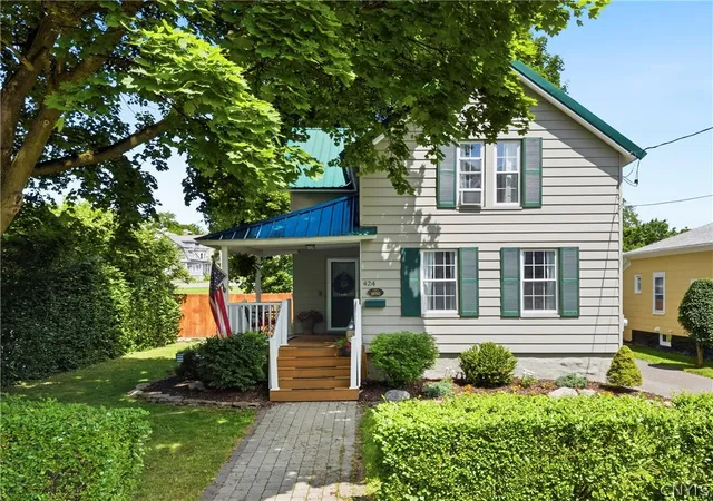 Photo 1 of Sale Pending at 424 Cayuga St, Syracuse, NY 13204 | MLS# S1693094 | Listing updated on 2026-07-28