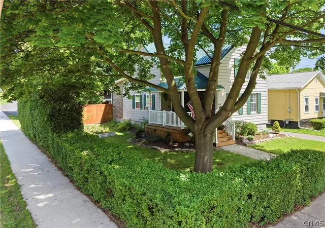 Photo 3 of Sale Pending at 424 Cayuga St, Syracuse, NY 13204 | MLS# S1693094 | Listing updated on 2026-07-28