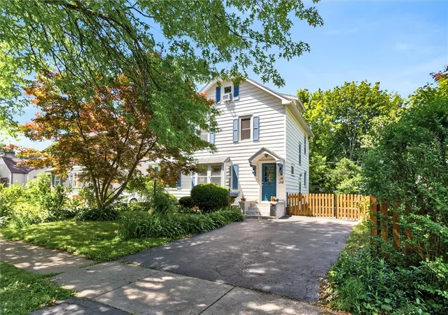 1st image of 148 Rawlinson Rd, Irondequoit, NY 14617 | MLS# R1693337