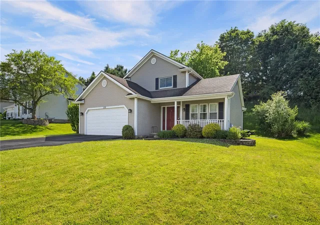 2nd image of 155 Brook Trout Ln, Irondequoit, NY 14622 | MLS# R1689991