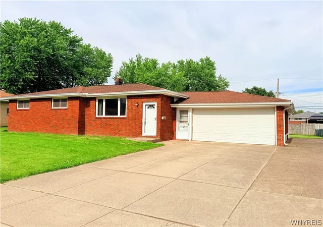 Homes for sale in West Seneca, NY | 45 Charlescrest Ct, West Seneca, NY 14224 | MLS# B1693729