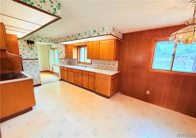 Homes for sale in West Seneca, NY | 45 Charlescrest Ct, West Seneca, NY 14224 | MLS# B1693729
