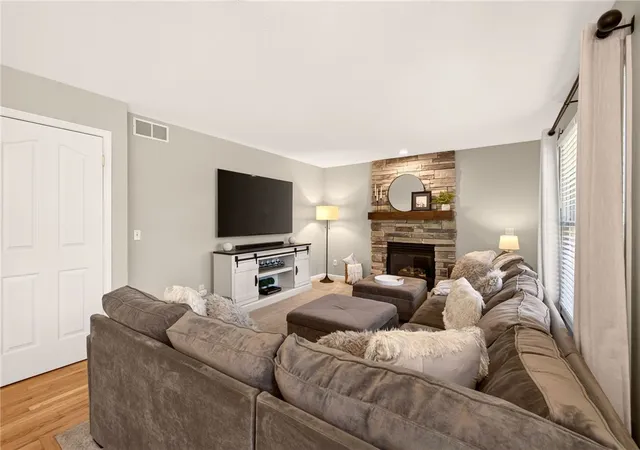 3rd image of 1154 Sweet Creek Cir, Webster, NY 14580 | MLS# R1692755