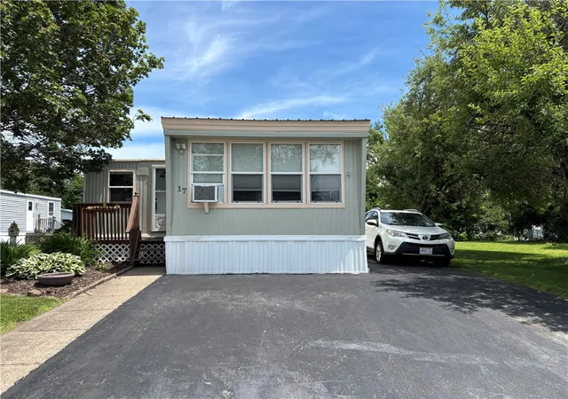 Homes for sale in Hamlin, NY | 17 Farmingdale Dr, Hamlin, NY 14464 | MLS# R1693648