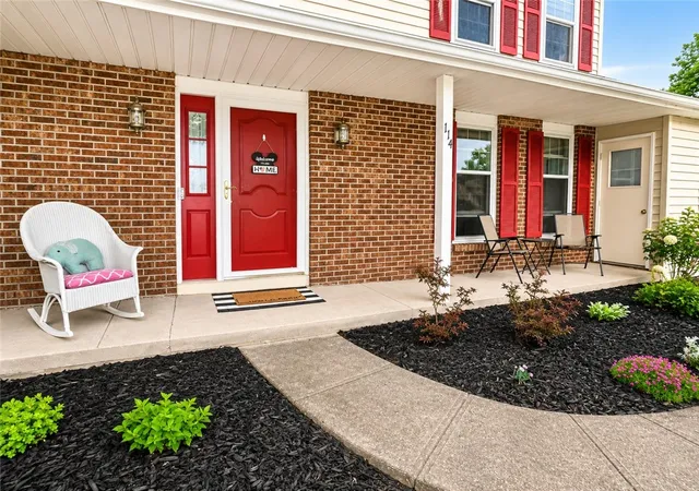 Photo 2 of Sale Pending at 114 Oak Brg Way, Rochester, NY 14612 | MLS# R1693384 | Listing updated on 2026-07-04