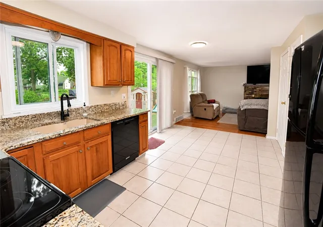Photo 3 of Sale Pending at 114 Oak Brg Way, Rochester, NY 14612 | MLS# R1693384 | Listing updated on 2026-07-04