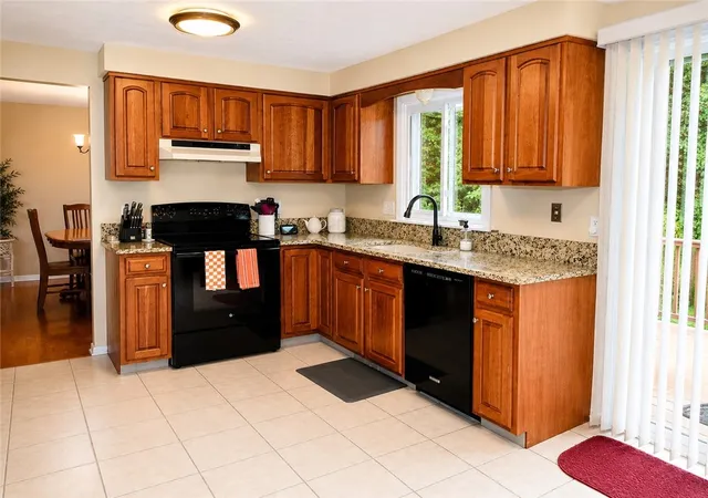 Photo 3 of Sale Pending at 114 Oak Brg Way, Rochester, NY 14612 | MLS# R1693384 | Listing updated on 2026-07-04