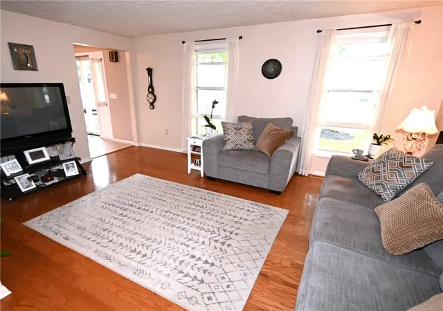 Photo 4 of Sale Pending at 114 Oak Brg Way, Rochester, NY 14612 | MLS# R1693384 | Listing updated on 2026-07-04