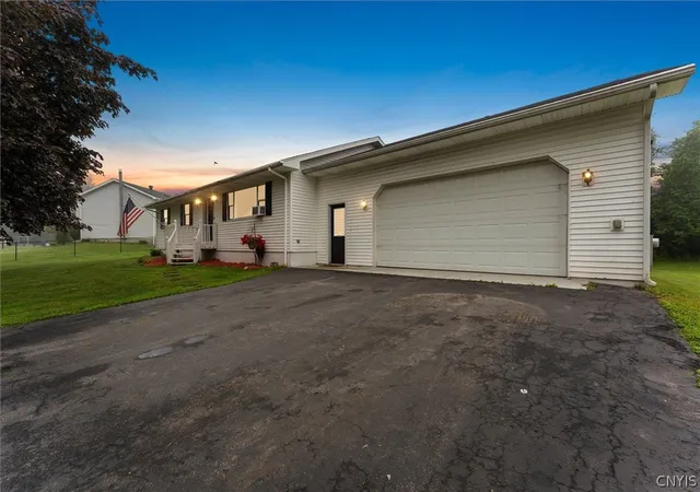 Homes for sale in Scriba, NY | 87 Skyline Dr, Scriba, NY 13126 | MLS# S1693720