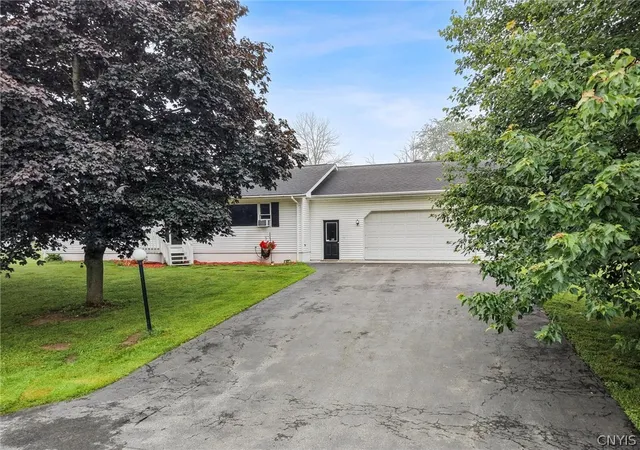 Homes for sale in Scriba, NY | 87 Skyline Dr, Scriba, NY 13126 | MLS# S1693720