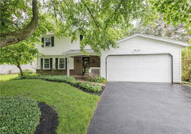 1st image of 1338 Robin Hood Ln, Webster, NY 14580 | MLS# R1692789
