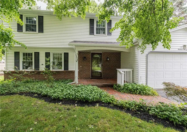 2nd image of 1338 Robin Hood Ln, Webster, NY 14580 | MLS# R1692789