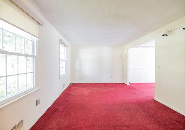3rd image of 1338 Robin Hood Ln, Webster, NY 14580 | MLS# R1692789