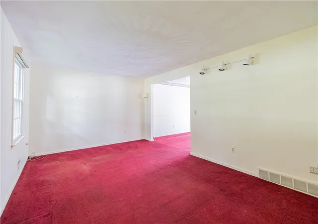 4th image of 1338 Robin Hood Ln, Webster, NY 14580 | MLS# R1692789