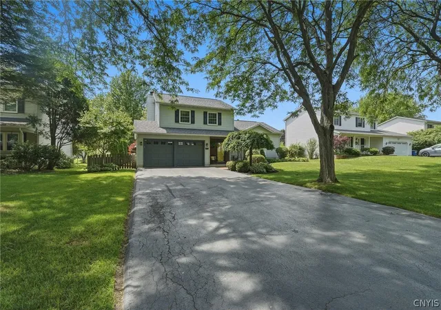 2nd image of 112 Casterbridge Ln, Lysander, NY 13027 | MLS# S1692500