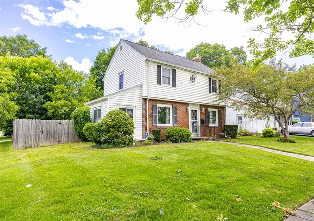 1st image of 218 Somershire Dr, Irondequoit, NY 14617 | MLS# R1692552