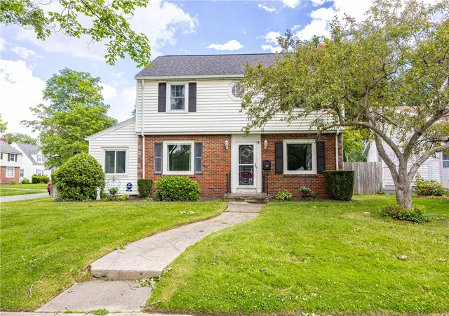2nd image of 218 Somershire Dr, Irondequoit, NY 14617 | MLS# R1692552