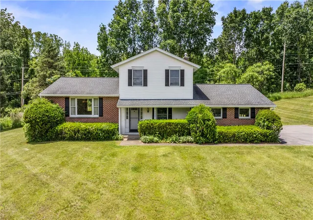 1st image of 7374 Trillium Trl, Victor, NY 14564 | MLS# R1692655