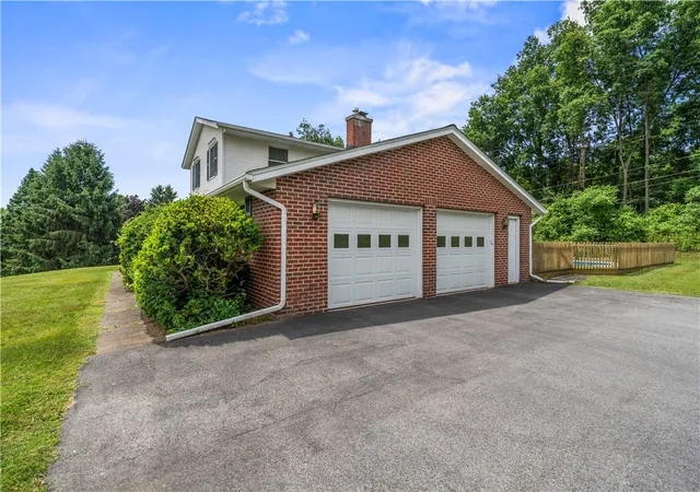 3rd image of 7374 Trillium Trl, Victor, NY 14564 | MLS# R1692655