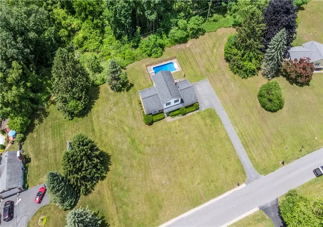 5th image of 7374 Trillium Trl, Victor, NY 14564 | MLS# R1692655