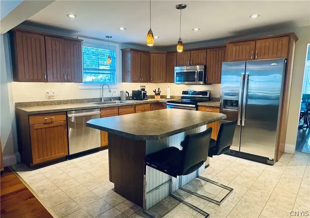 3rd image of 71 College St, Clinton, NY 13323 | MLS# S1693807
